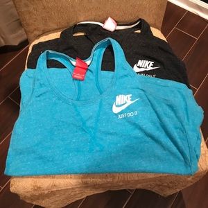 Set of 2 EUC Women’s Nike tanks, size Medium